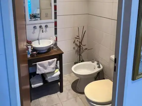 Casa en venta - Haedo - 2 dormitorios con baños privadoS