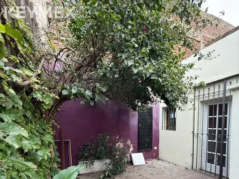 Casa 7 ambientes con 2 baños