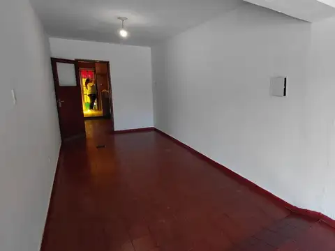 Casa en Alquiler con 2 cocheras