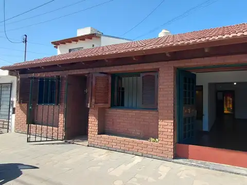 Alquilo casa Alto Alberdi p/ comercio o vivienda familiar
