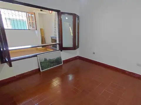 Alquilo casa Alto Alberdi p/ comercio o vivienda familiar