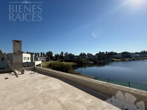 Casa 5 ambientes con 4 baños
