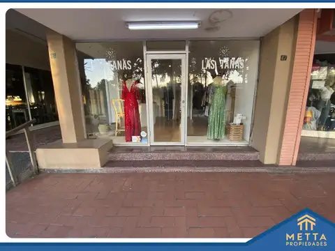 Hotel con tres locales comerciales - Metan, Salta