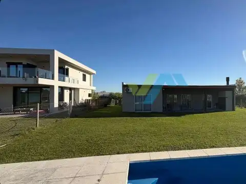 Venta de casa en una planta con pileta - SAN SEBASTIAN AREA 1