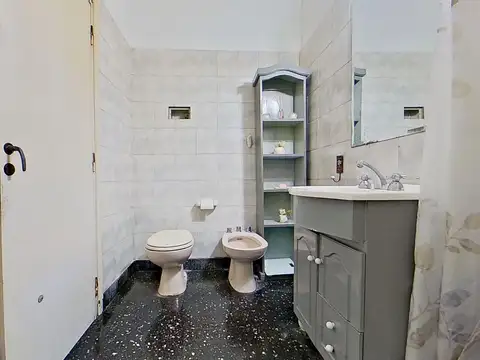 VENTA CASA 4 AMB COCHERA PATIO LOCAL QUILMES