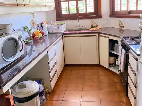 Casa 5 ambientes con 2 baños
