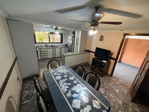 Casa en Venta con 3 cocheras