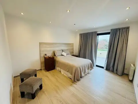 Casa 5 ambientes con 4 baños