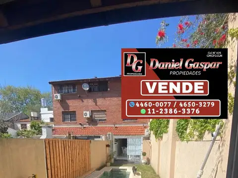 VENTA – TRIPLEX 5 AMBIENTES C/PISCINA – OLIVOS