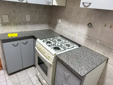 Departamento En Alquiler 3 ambientes con Balcon mas dependencia en San Cristobal