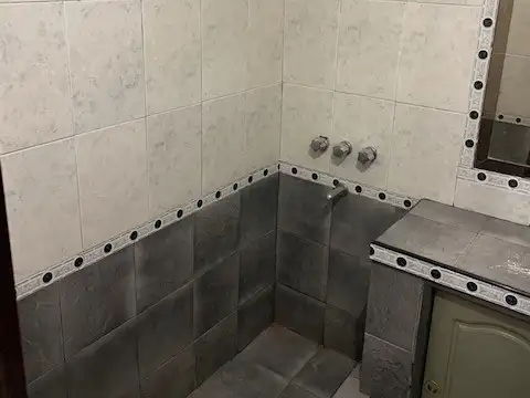 Casa en Alquiler en Villa Luzuriaga, $ 1.200.000