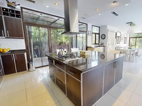 Casa 5 ambientes con 3 baños