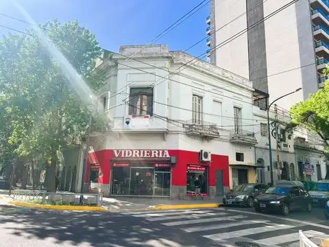 VENTA LOTE ESQUINA 1.400m2 VENDIBLES AV INDEP.4200