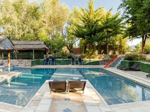 Casa 10 ambientes con 8 baños