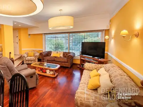 Casa 5 ambientes con 4 baños