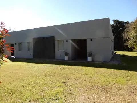 Casa 3 ambientes con 2 baños