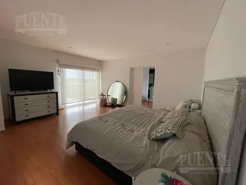 Casa 5 ambientes con 4 baños