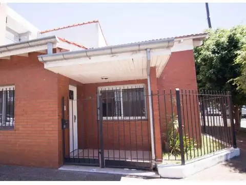 Olivos Barrio Golf, ubicación estratégica  muy buena propiedad varios destinos 
