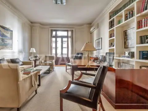Departamento en edificio Francés  Santa Fe al 900 apto profesional