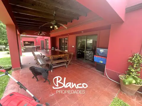 Casa en Venta con 2 cocheras