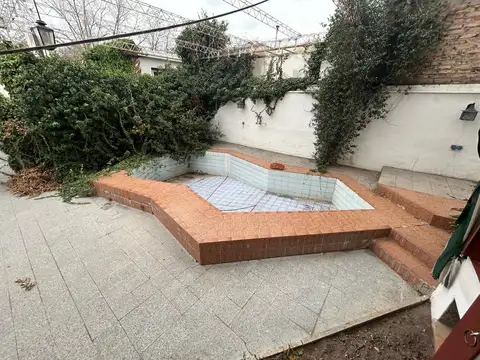 Casa en Venta con 3 cocheras
