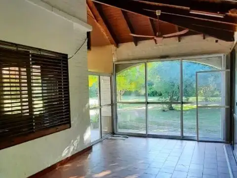 Casa 4 ambientes con 2 baños