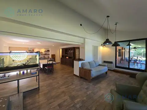 VENTA · CASA · 4 DORMITORIOS · JARDÍN · PISCINA · FUNES