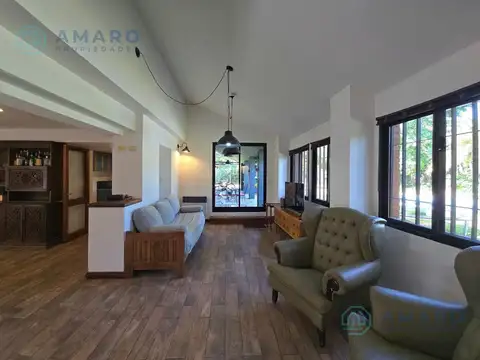 Casa en Venta con 2 cocheras