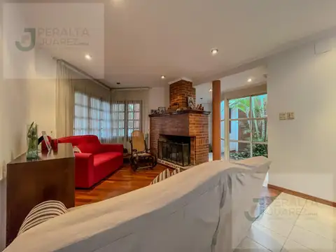 Casa en Venta con 3 cocheras