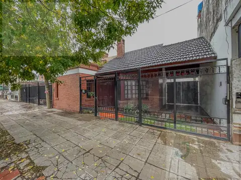 Amplia Casa de 4 dormitorios en Venta Macro-Centro