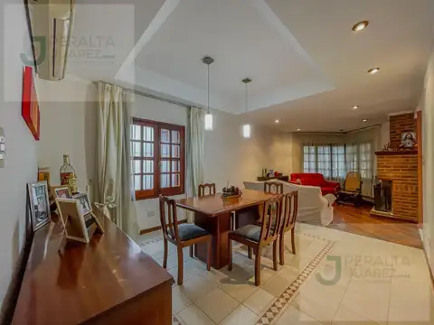 Casa 7 ambientes con 4 baños