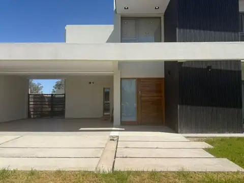Casa en Alquiler de 4 dormitorios
