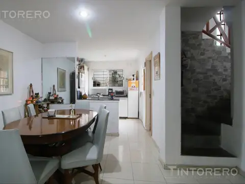 APTO CRÉDITO - VENTA CASA 3 AMBIENTES CON COCHERA, PATIO, LAVADERO Y BALCÓN EN SARANDÍ