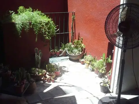 Casa 5 ambientes con 1 baño