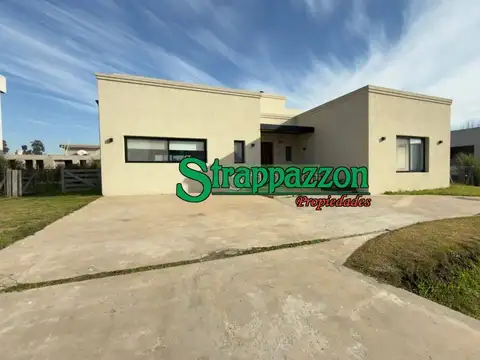 Casa En Alquiler B° Privado Fincas De Alvarez. Moreno.