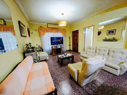 Casa en Venta con 3 cocheras