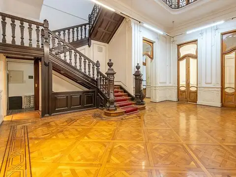 Edificio en Block publico o institucional  Muy buen estado de categoría en Microcentro