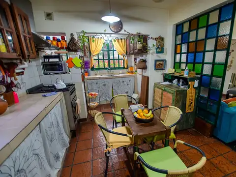 Casa en Venta con 2 cocheras
