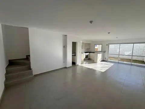 Casa 4 ambientes con 1 baño
