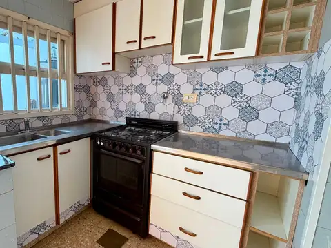 Casa 4 ambientes con 2 baños