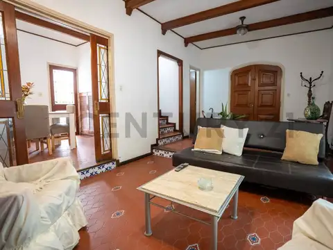 Casa en Venta con 2 cocheras