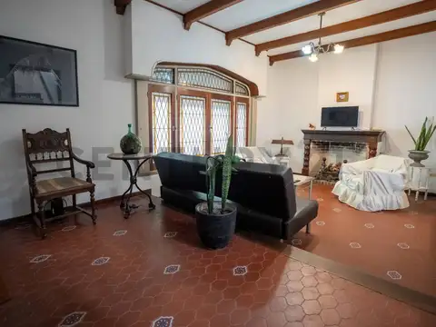 Casa en venta, La Plata, Estilo Tudor