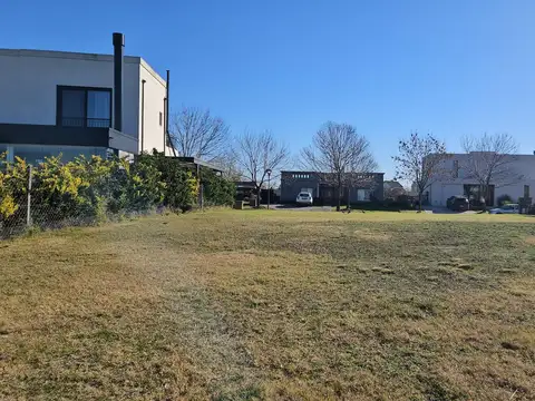 Terreno en Venta en El Cantón - Barrio Golf, USD 130.000