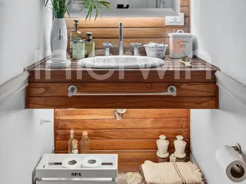 Casa en Venta con 3 cocheras