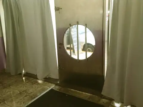 LOCAL DE 40 M2 CON VIDRIERA. GENERAL PAZ 36 AVELLANEDA.