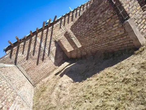 VENTA DE LOTE CON CONSTRUCCIÓN EN PALMIRA, SAN MARTIN, MENDOZA. ID: 338156