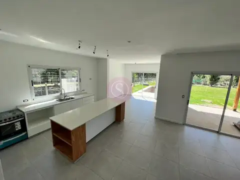 Casa en Venta en Pilar del Este - Santa Guadalupe, USD 245.000