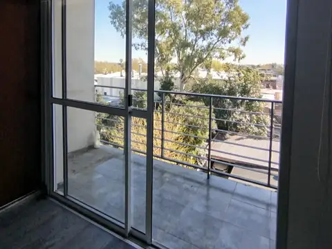 Departamento en Alquiler en Remedios De Escalada, $ 550.000