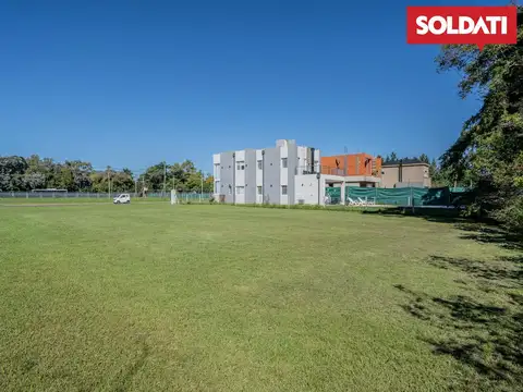 Pedro Nolasco Carrion al 400 (Country Las Brisas)