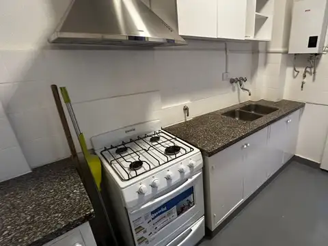 Av. Directorio 100, Piso 3